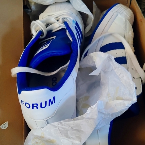 Men's size 8/1-2. Adidas - Picture 4 of 8